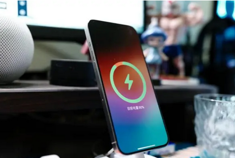 柞水苹果15换屏服务分享用什么充电器给iPhone15充电更好 